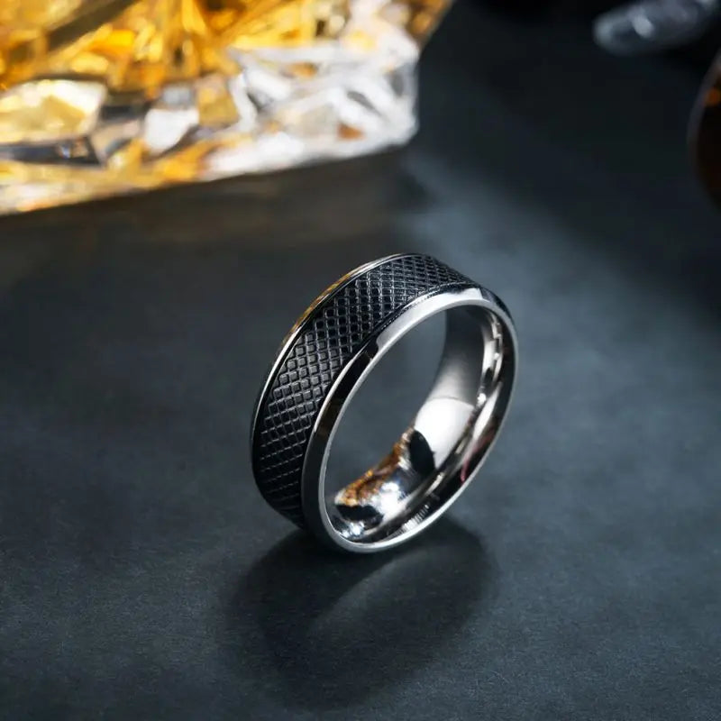 Anel Masculino Hermes Import em Aço Cirúrgico Preto e Branco – Design Ocidental Moderno